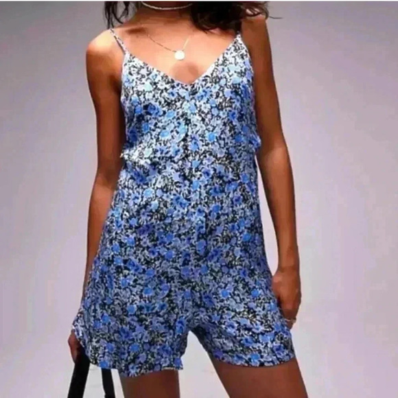 NWOT TopShop Blue Floral Romper - Picture 1 of 9